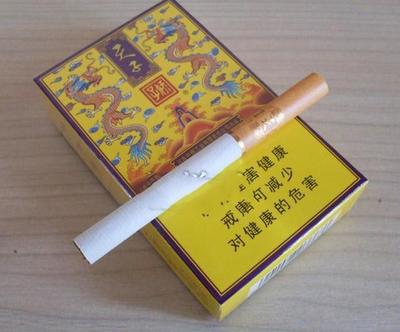 它续写高端定制传奇,包装借鉴乾隆年代的御用器盒,是奢华之选!